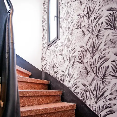Nomad Home, Avec 1 Parking Prive A 2 Pas De La Cite Medievale Holiday home *